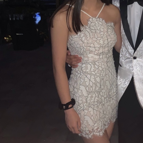 Beige and ivory lace bodycon dress - Picture 5 of 5